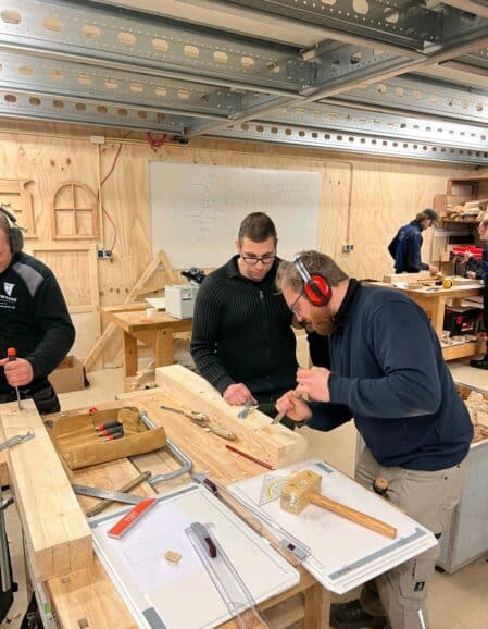 Timmerman John van Schijndel: Inspiratiesessie voor studenten THR. “De basis is altijd denkwerk gecombineerd met praktisch inzicht.”